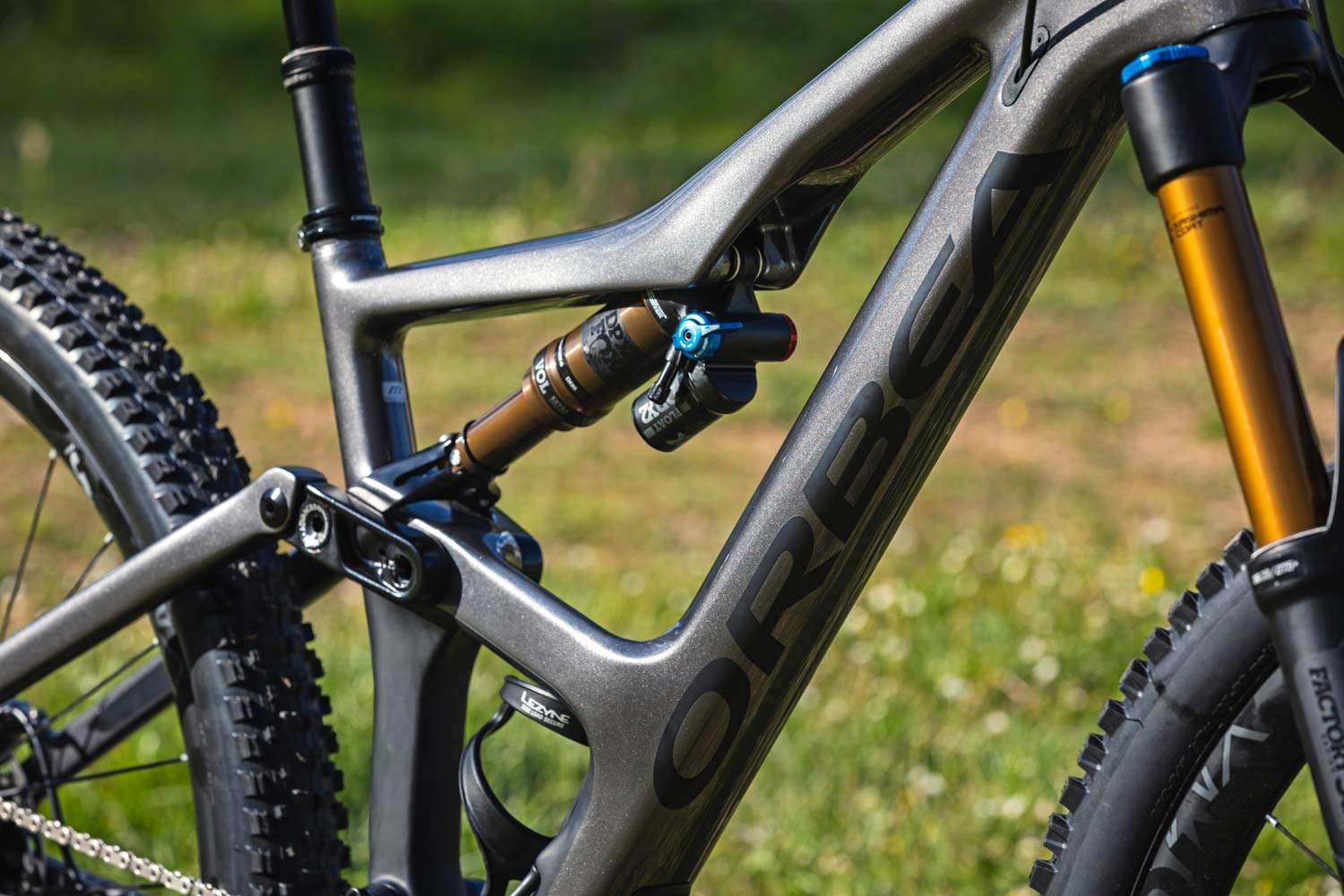 2020-Orbea-Occam-trail-bike_140mm-all-mountain-carbon-29er-mountain-bike_driveside-asymmetric