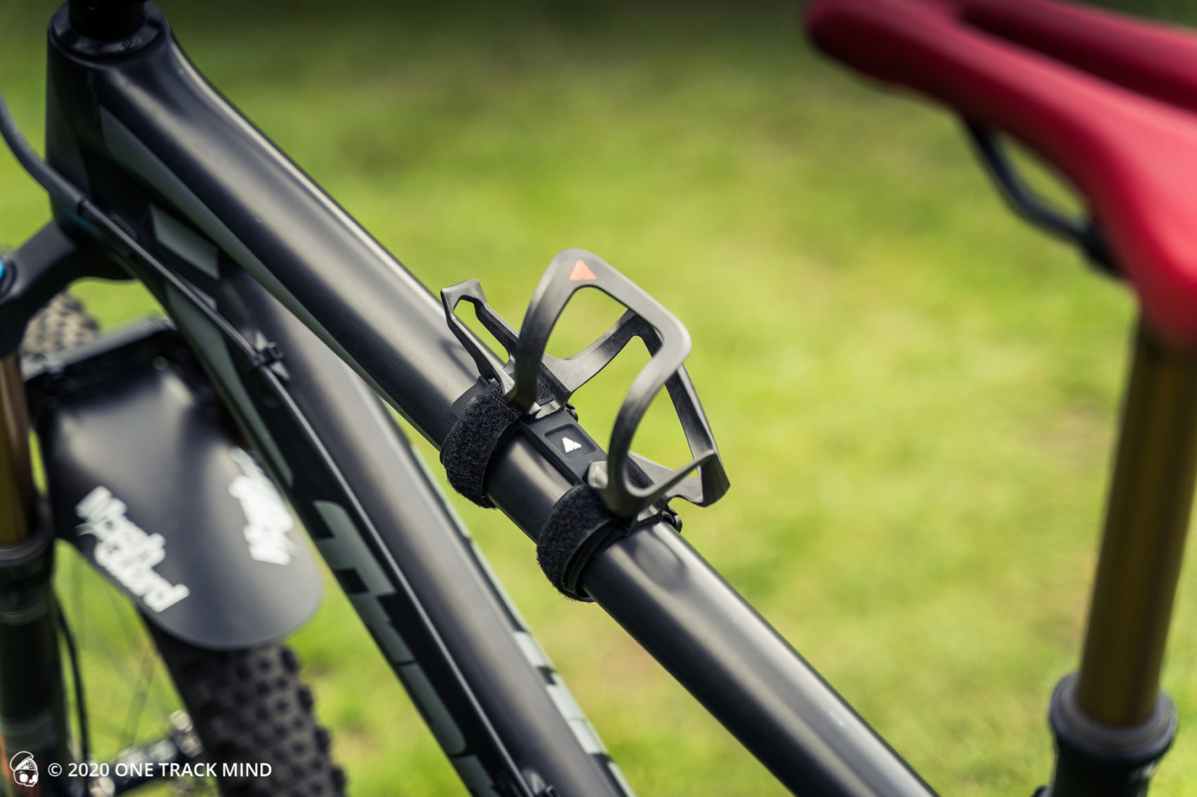 Top tube bottle clearance cage